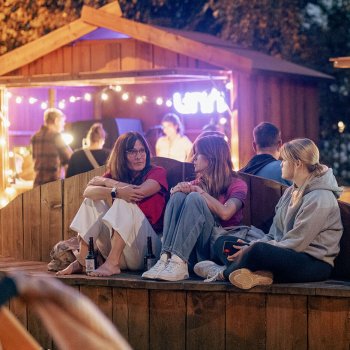 WIRTSCHAFT IM HOF · Think Global – Drink Local