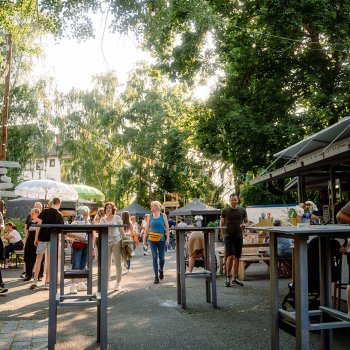 WIRTSCHAFT IM HOF · Think Global – Drink Local
