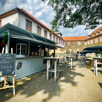 WIRTSCHAFT IM HOF · Think Global – Drink Local