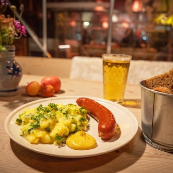 WIRTSCHAFT IM HOF · Think Global – Drink Local