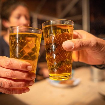 WIRTSCHAFT IM HOF · Think Global – Drink Local