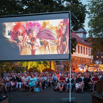 WIRTSCHAFT IM HOF · Think Global – Drink Local