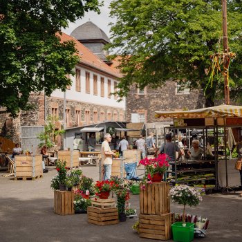 WIRTSCHAFT IM HOF · Think Global – Drink Local
